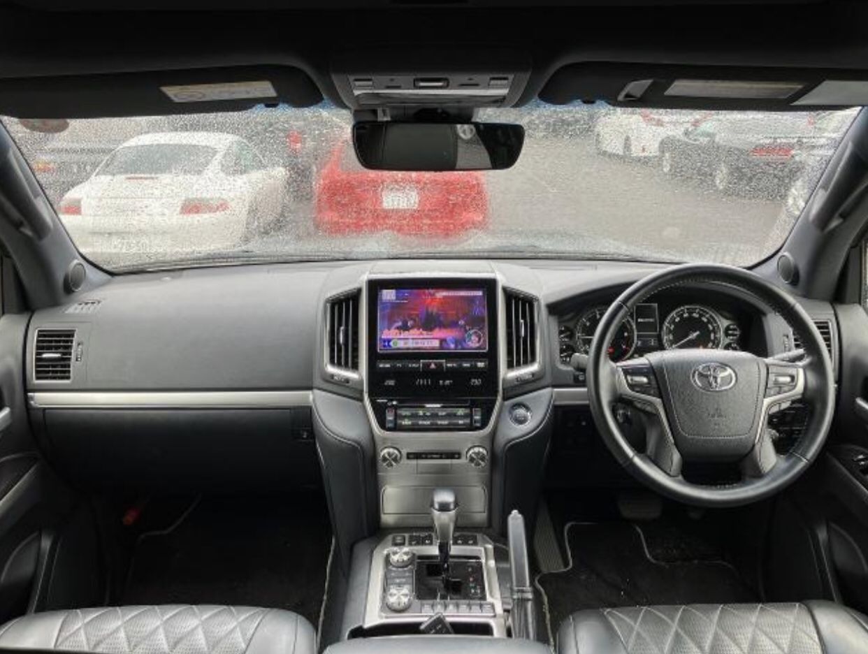 2017 TOYOTA Land Cruiser